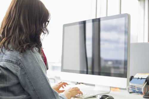How to Set Up an Ergonomic Workspace [Infographic]